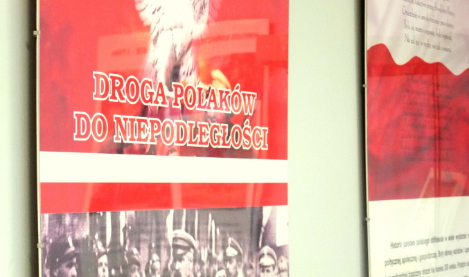 Plansza tytułowa wystawy "Droga Polaków do niepodległości"
