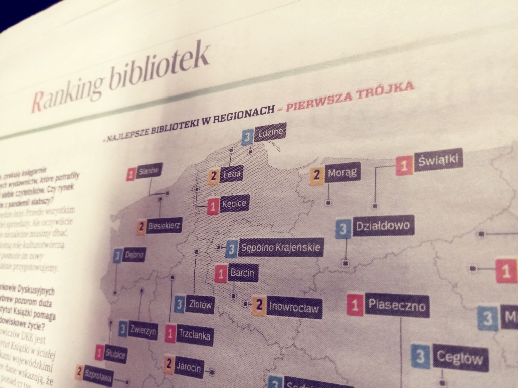 fragment z gazety Rezeczpospolita o Rankingu Bibliotek; mapa Polski z miejscowościami, które zajęły pierwsze 3 pozycje w każdym z województw
