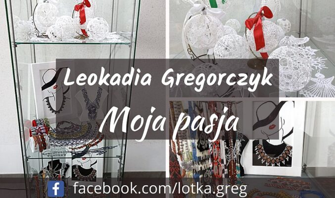 Plakat wystawy Leokadii Gregorczyk "Moja pasja", w tle zdjęcia wyszywanych prac artystki umieszczone w gablocie